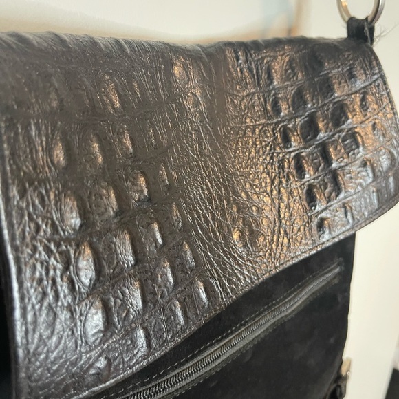 Vintage black suede and alligator crossbody bag - Picture 2 of 13